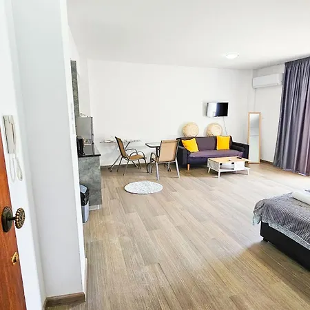 Unique Cozy Studio, 150m From Chabad Lubavitch Lejlighed