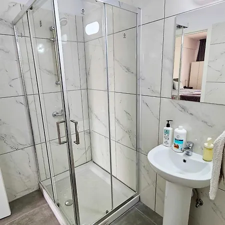 Unique Cozy Studio, 150m From Chabad Lubavitch Lägenhet *
